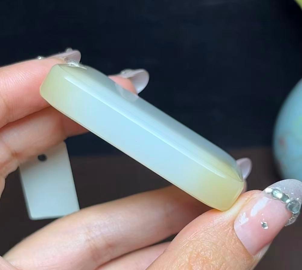 新疆和田玉且末天地糖平安无事牌（59.2g）