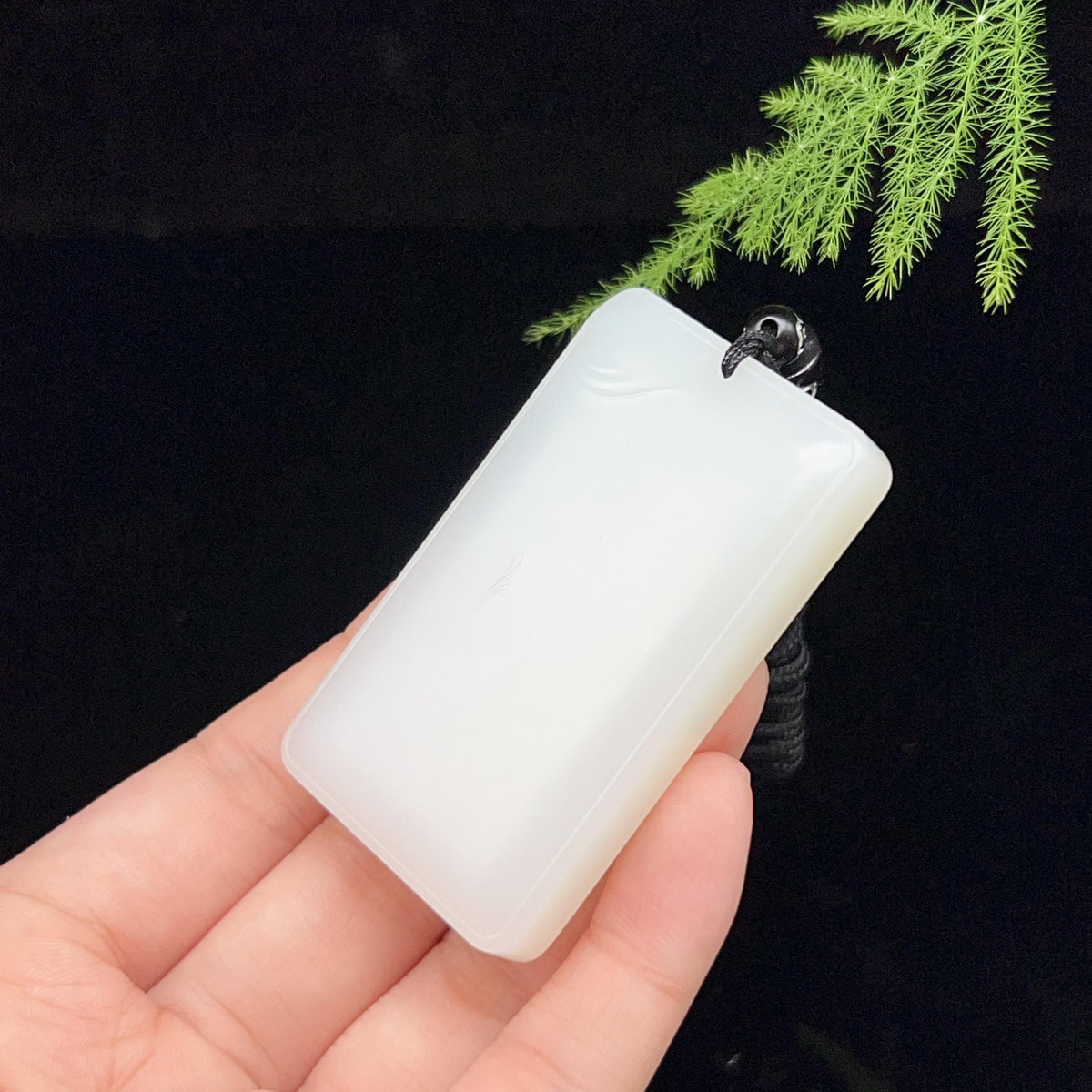 和田玉羊脂白玉无事牌（58.3g）