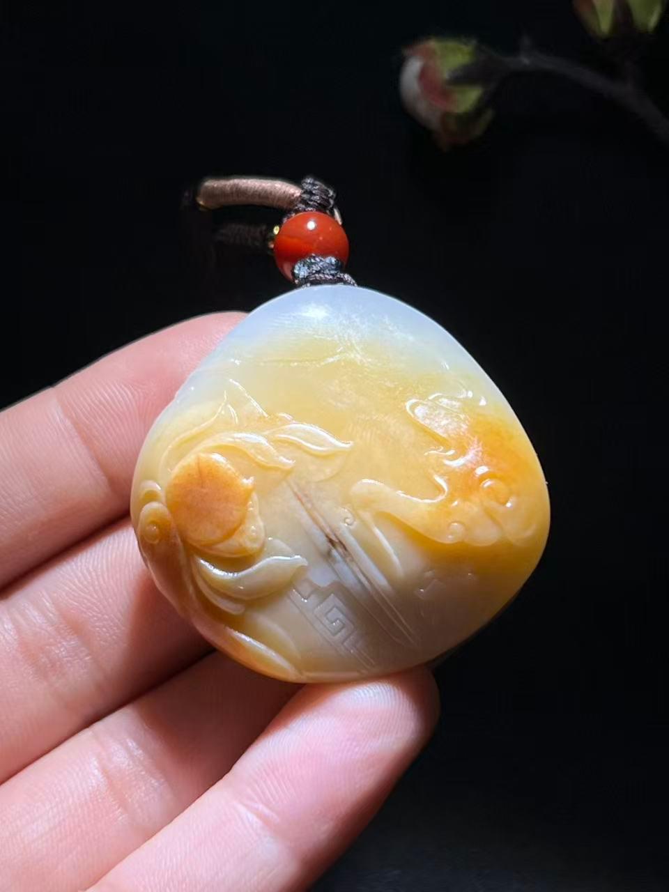和田玉籽料佛公（48.9g）