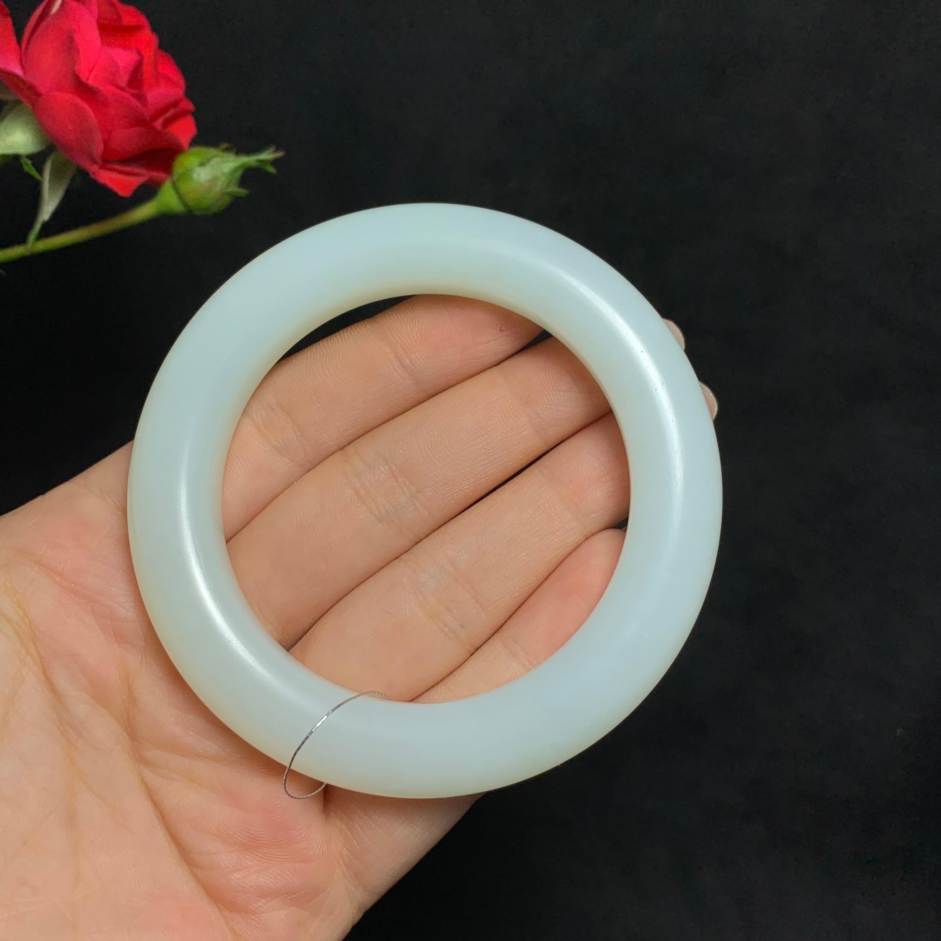 精品和田山料羊脂白玉手镯（75.0g）