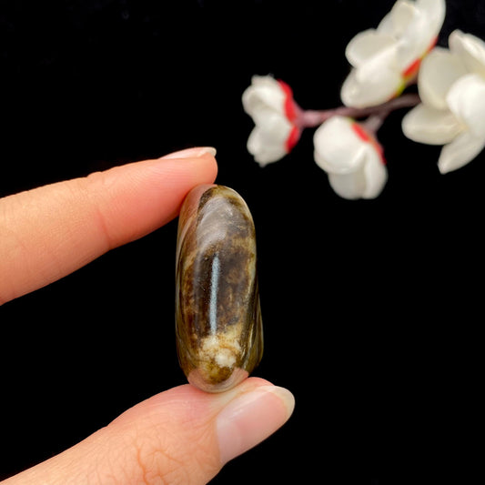 和田玉秋梨皮籽料原石（25.2g）