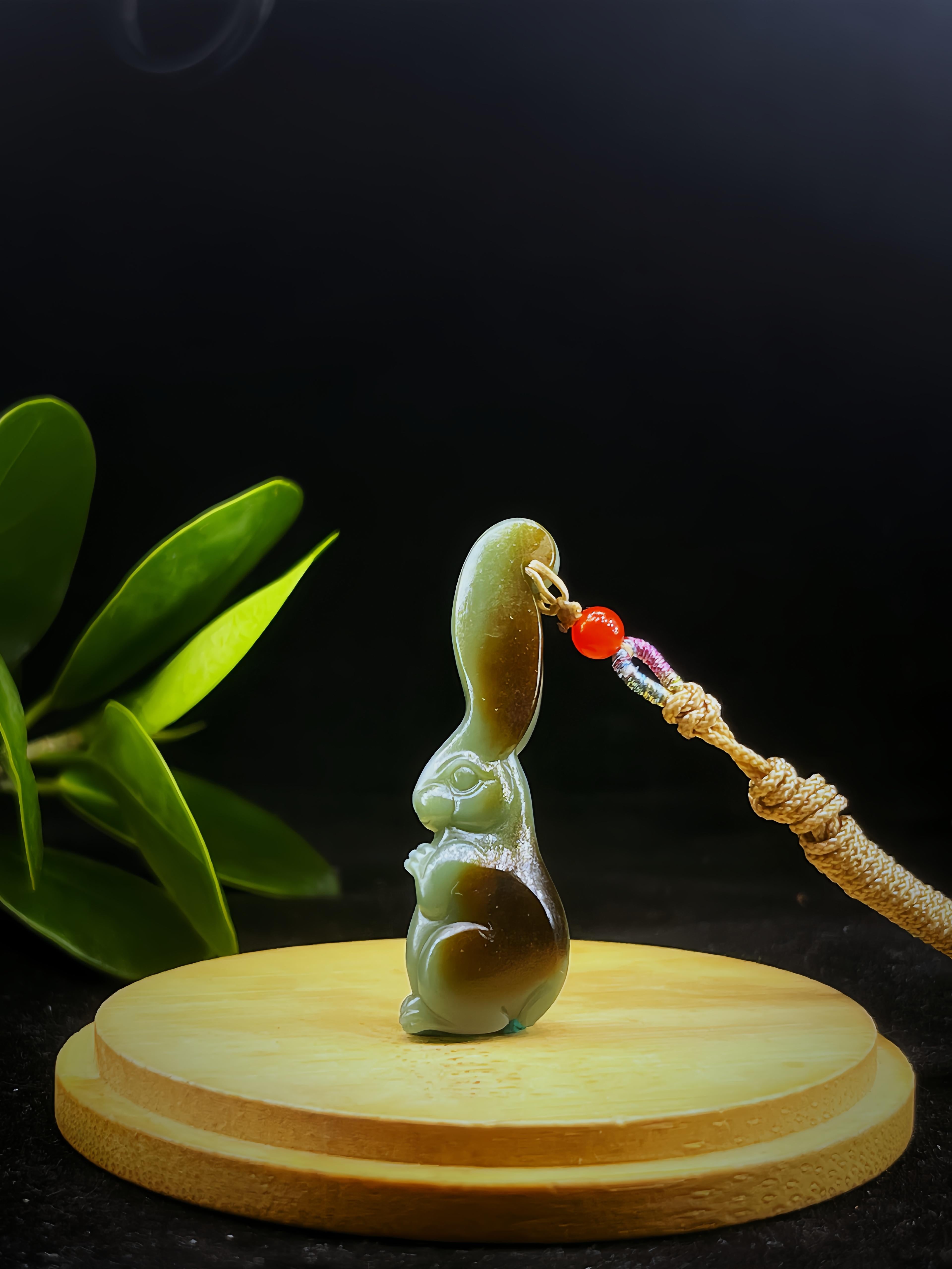 和田玉籽料沙枣青兔子吊坠（5.2g）
