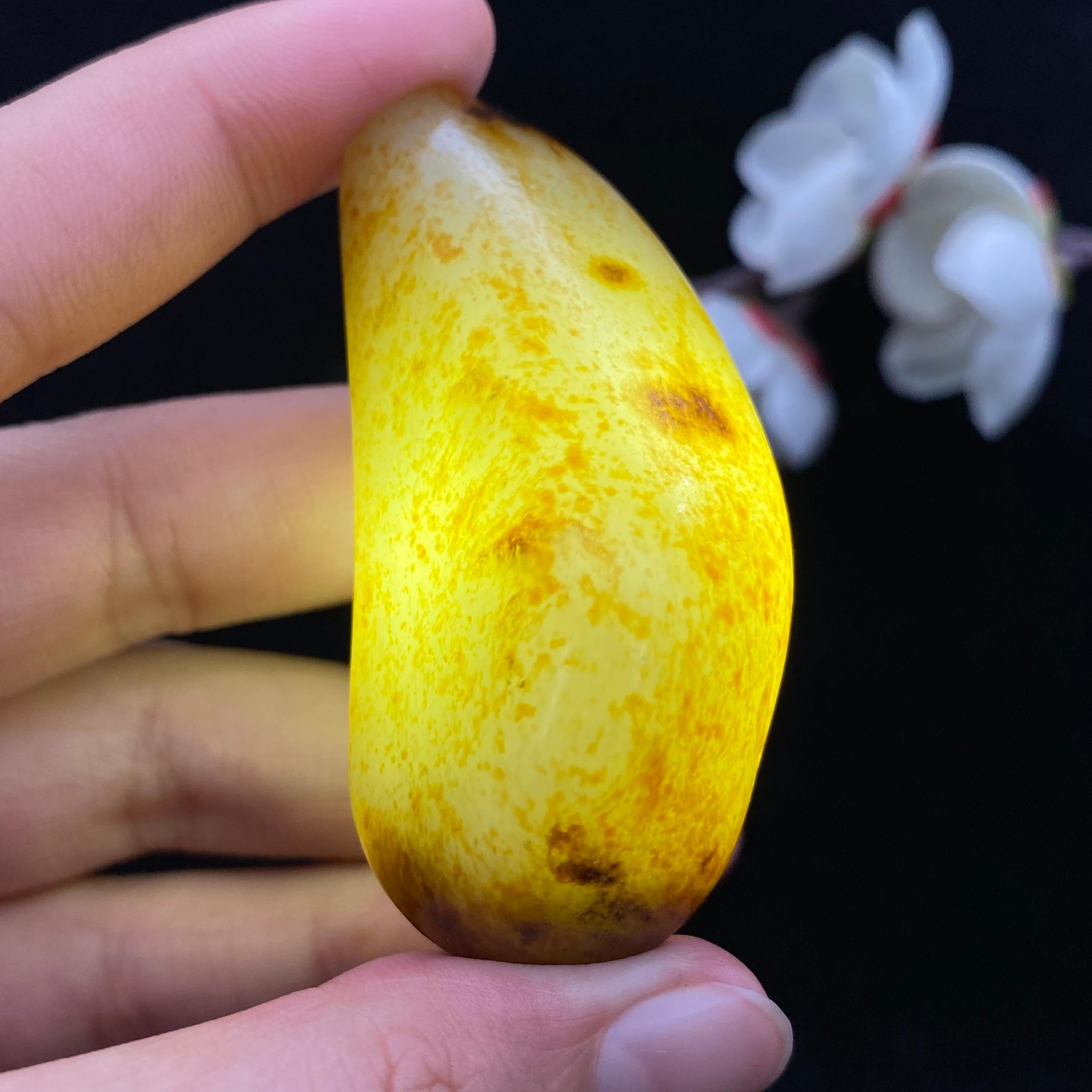 和田玉洒金皮籽料（52.4g）
