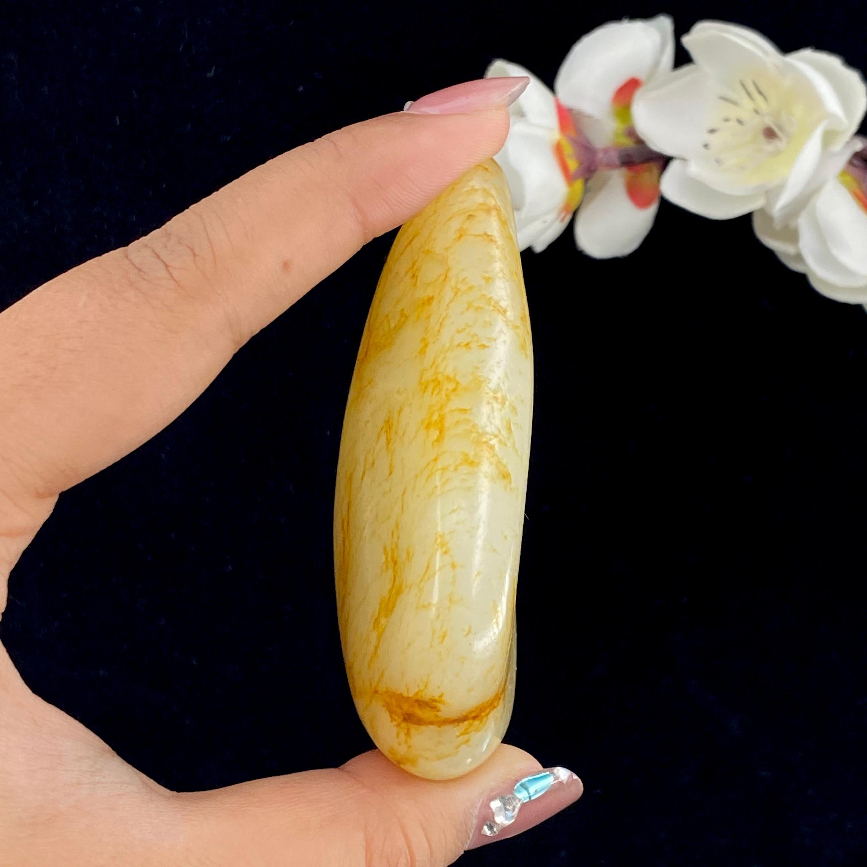 和田玉洒红皮籽料手把件（106.9g）