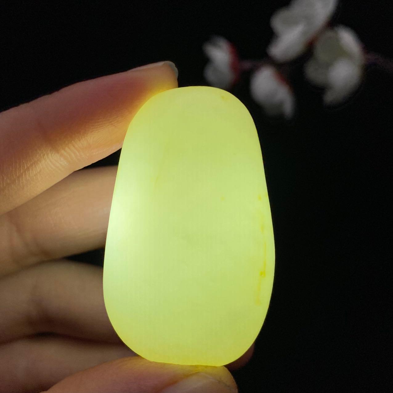 和田玉白玉带黄皮籽料挂件（33.1g）