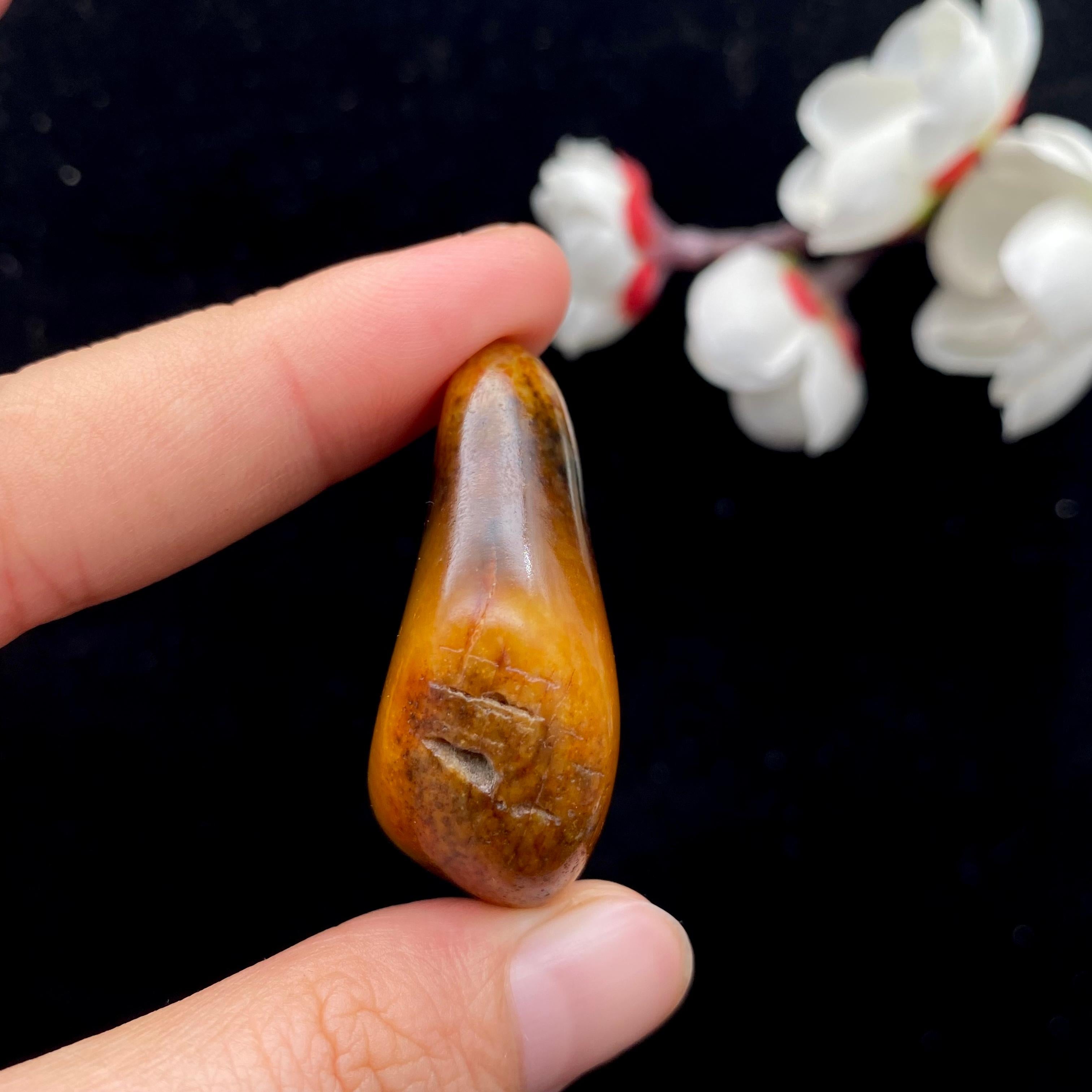 和田玉秋梨黄皮籽料挂件（26g）