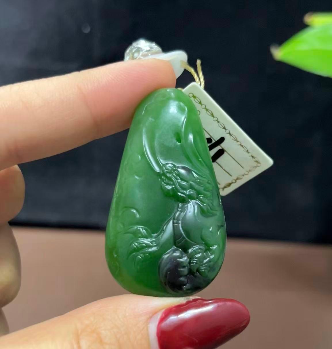 和田玉红皮碧玉望天吼无相佛（19.3g）