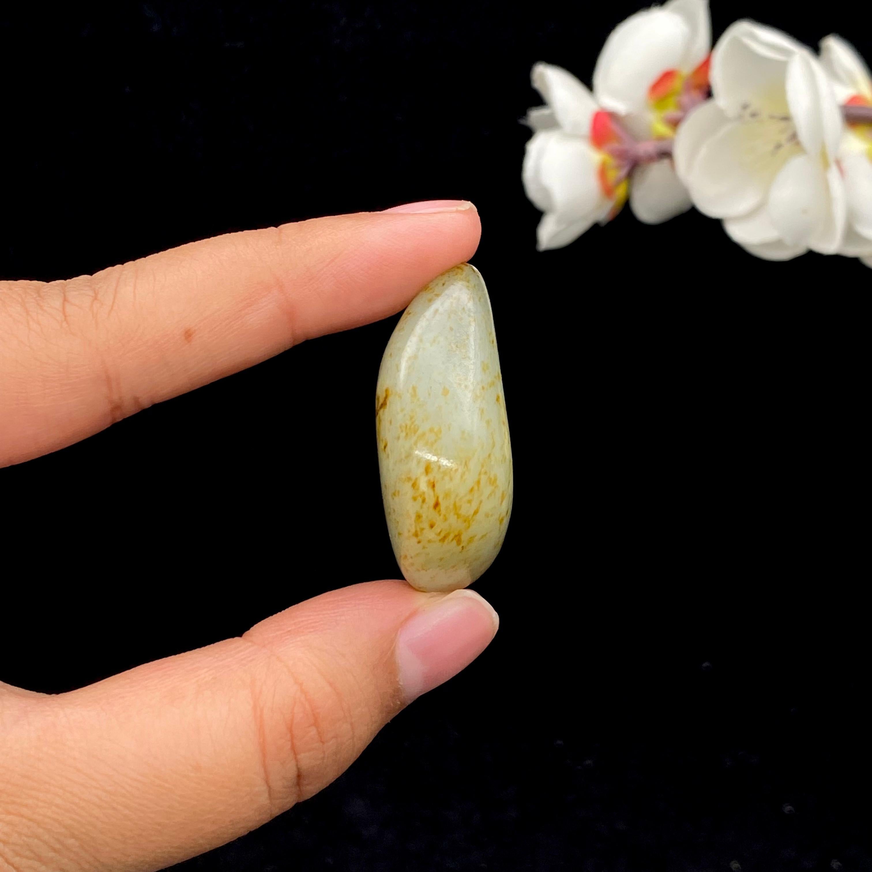 和田玉洒金皮青花底籽料挂件（22.2g）