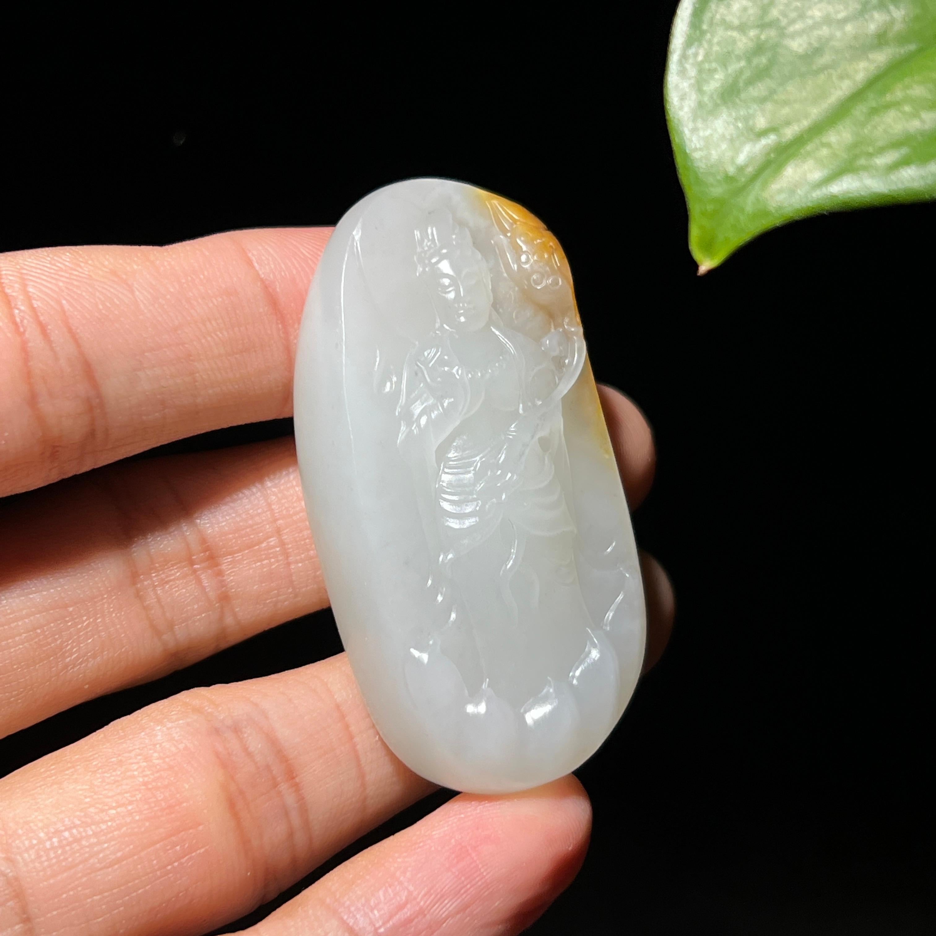 和田玉籽料沁黄皮观音挂件（35.9g）
