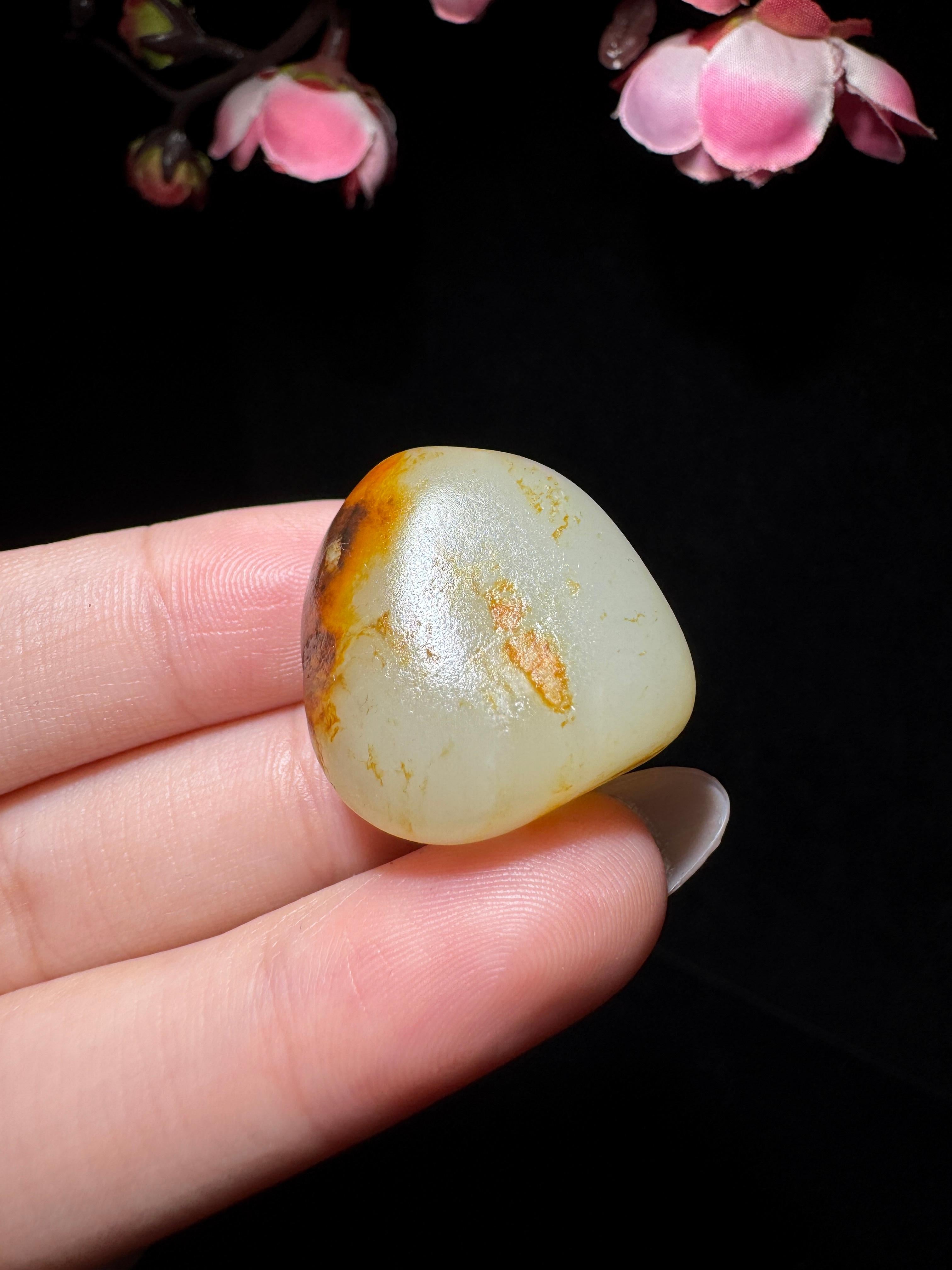 和田玉红皮籽料原石（16.2g）