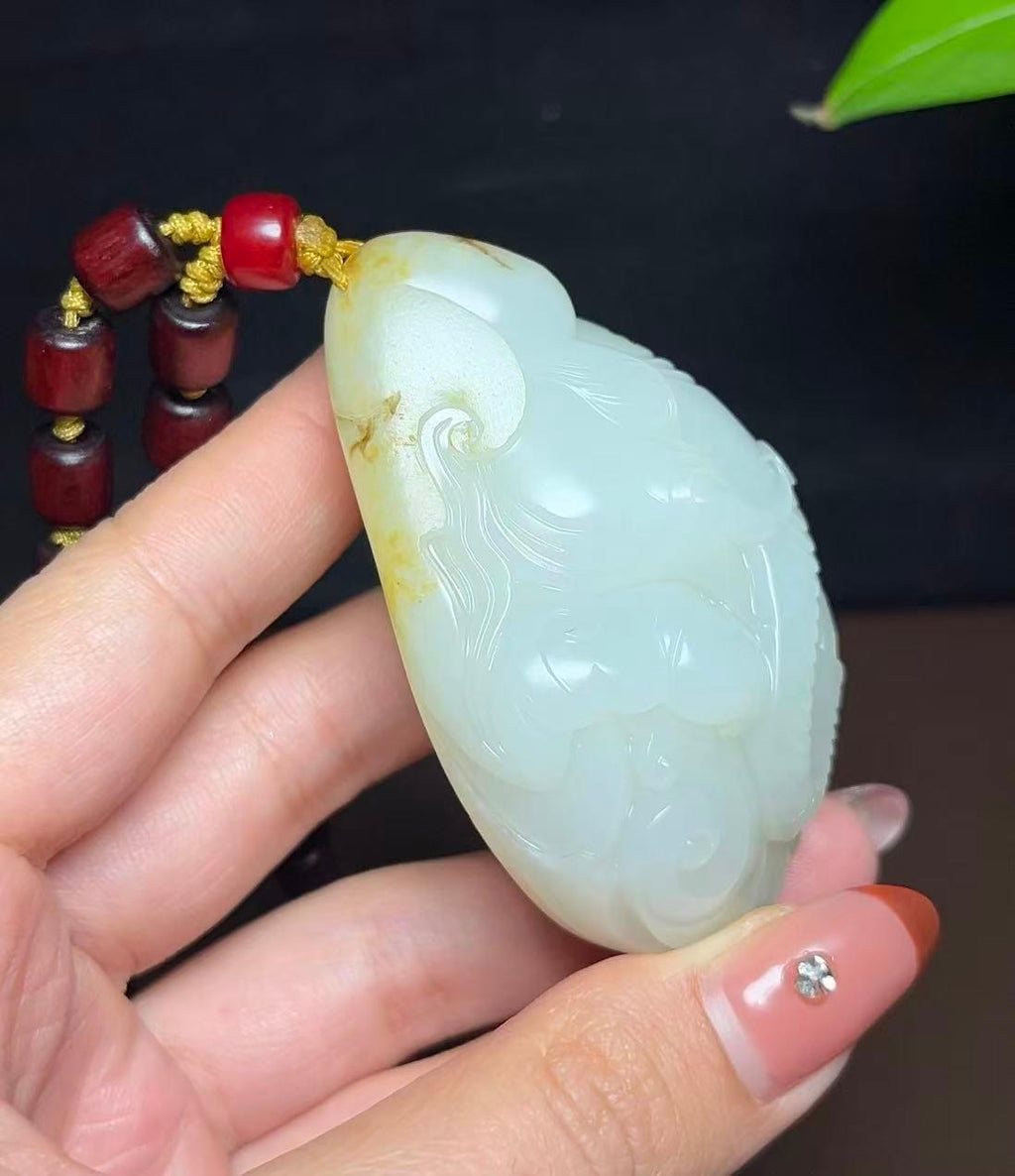 新疆和田玉籽料秋梨皮羊脂玉封侯拜相手把件（133.9g）