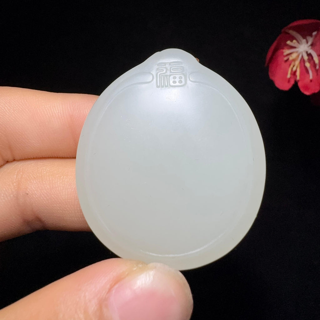 和田玉籽料圆形平安无事牌（33.2g）