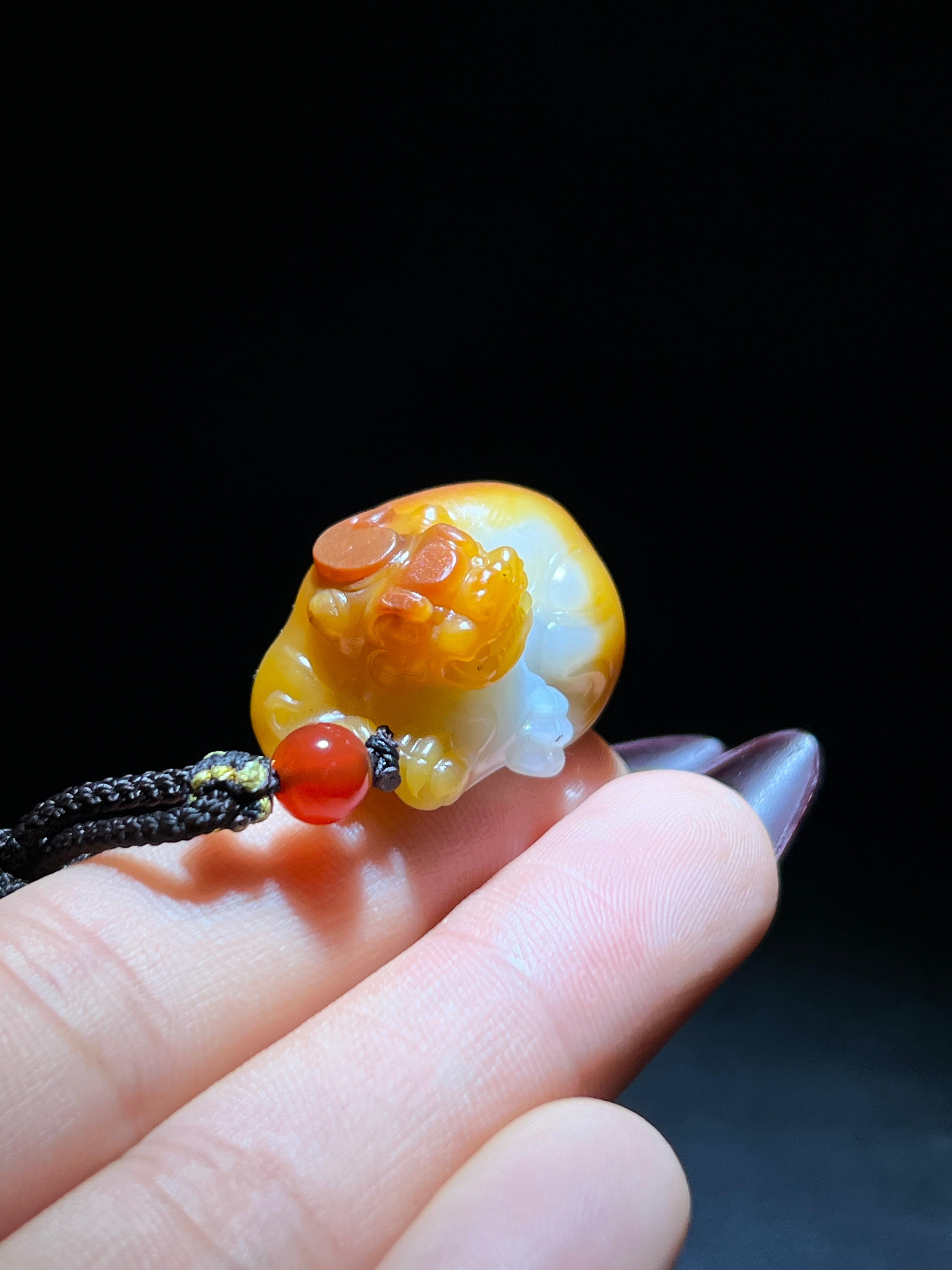 和田玉黄皮籽料貔貅（18.2g）