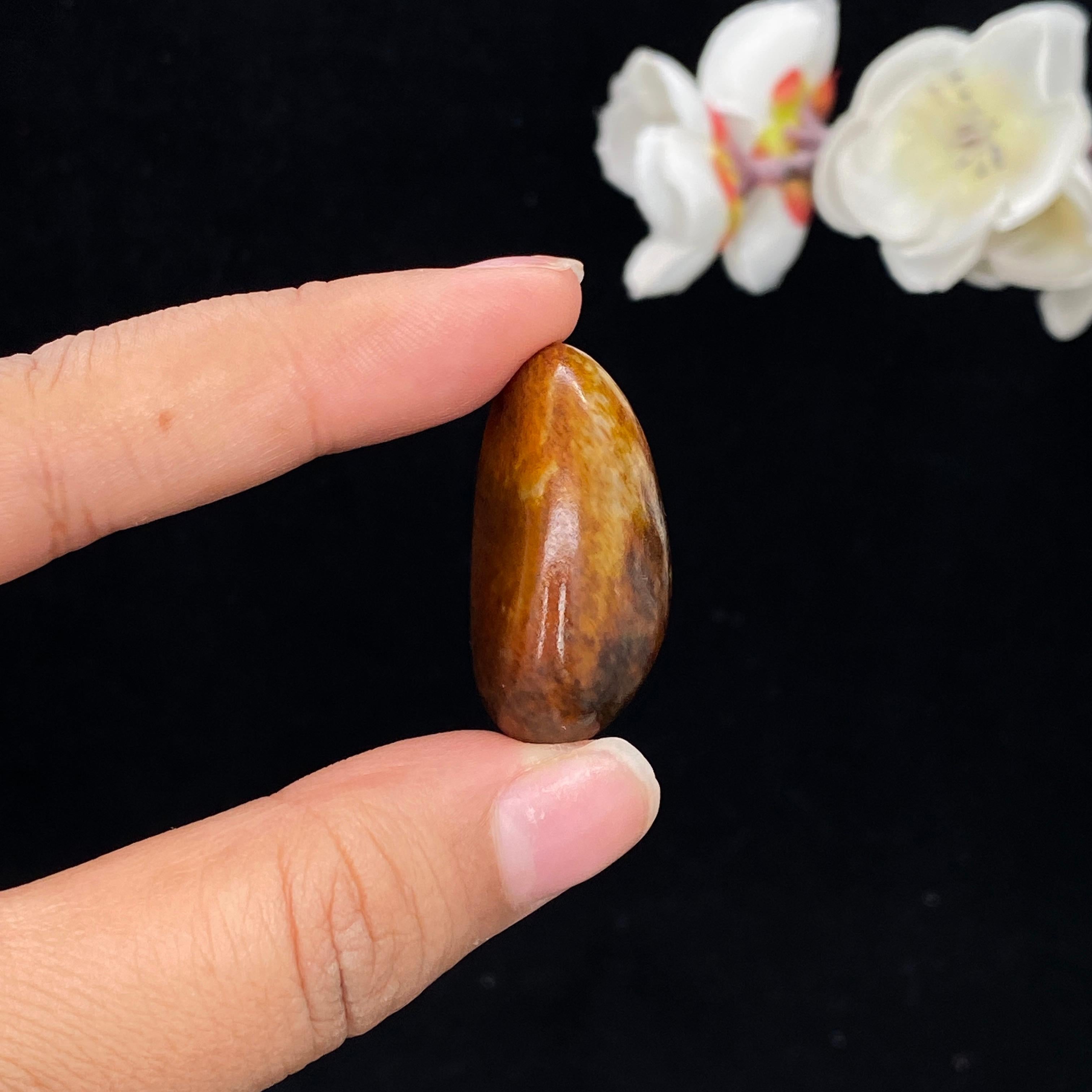 和田玉黄沁皮籽料挂件（18.8g）
