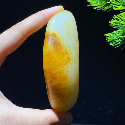 和田玉洒金皮籽料原石（182g）