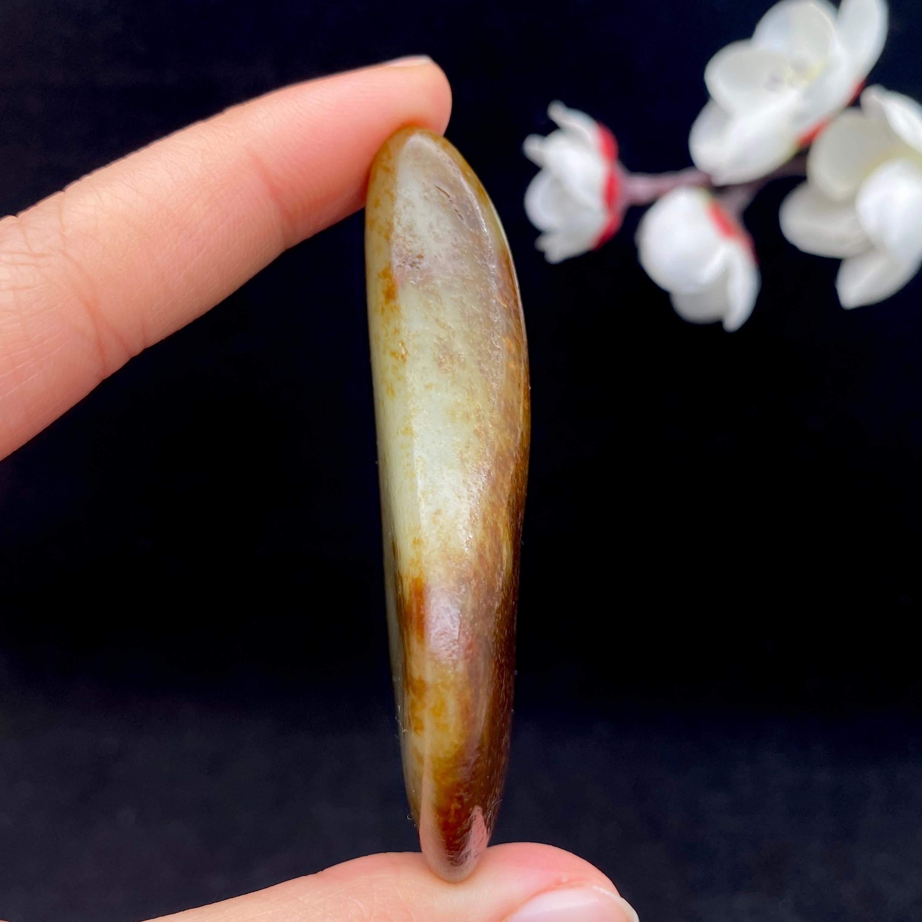 和田玉聚红皮籽料挂件（43.8g）