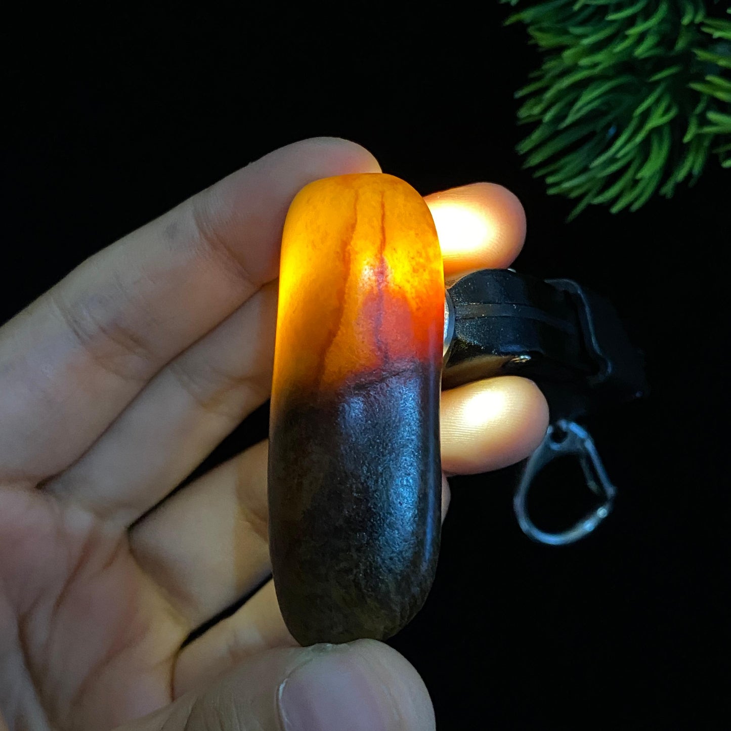 和田玉红沁籽料原石（31.4g）