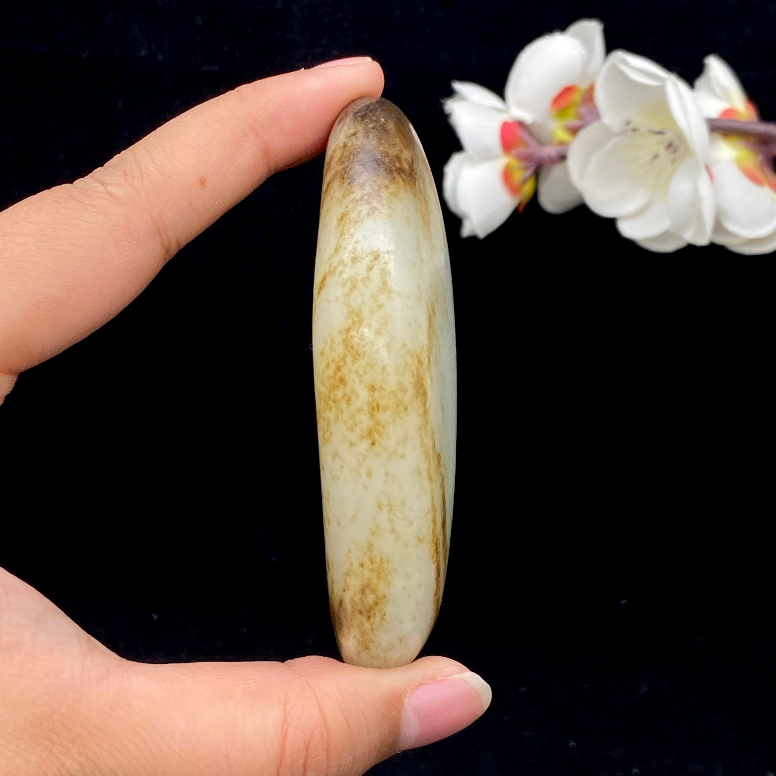 和田玉秋梨皮籽料手把件（108.7g）