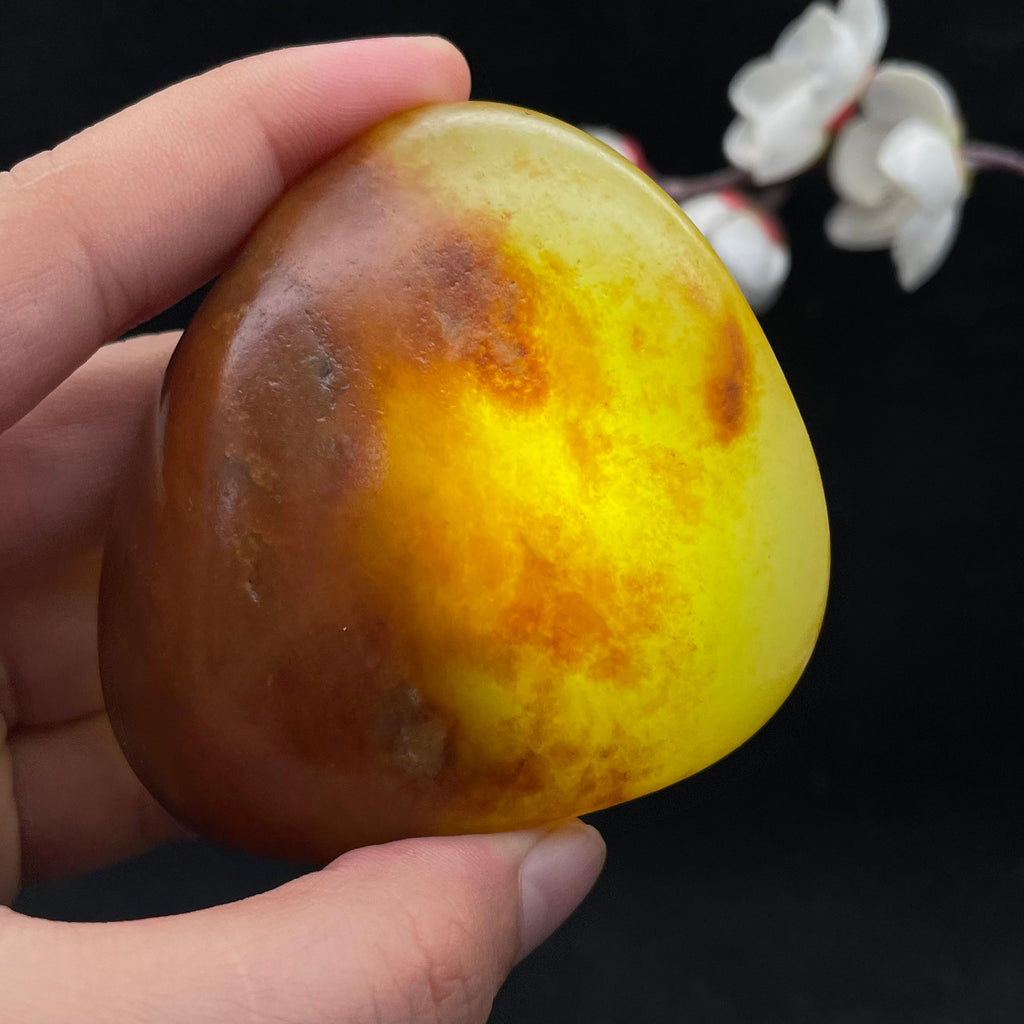 和田玉聚黄皮籽料手把件（165.1g）