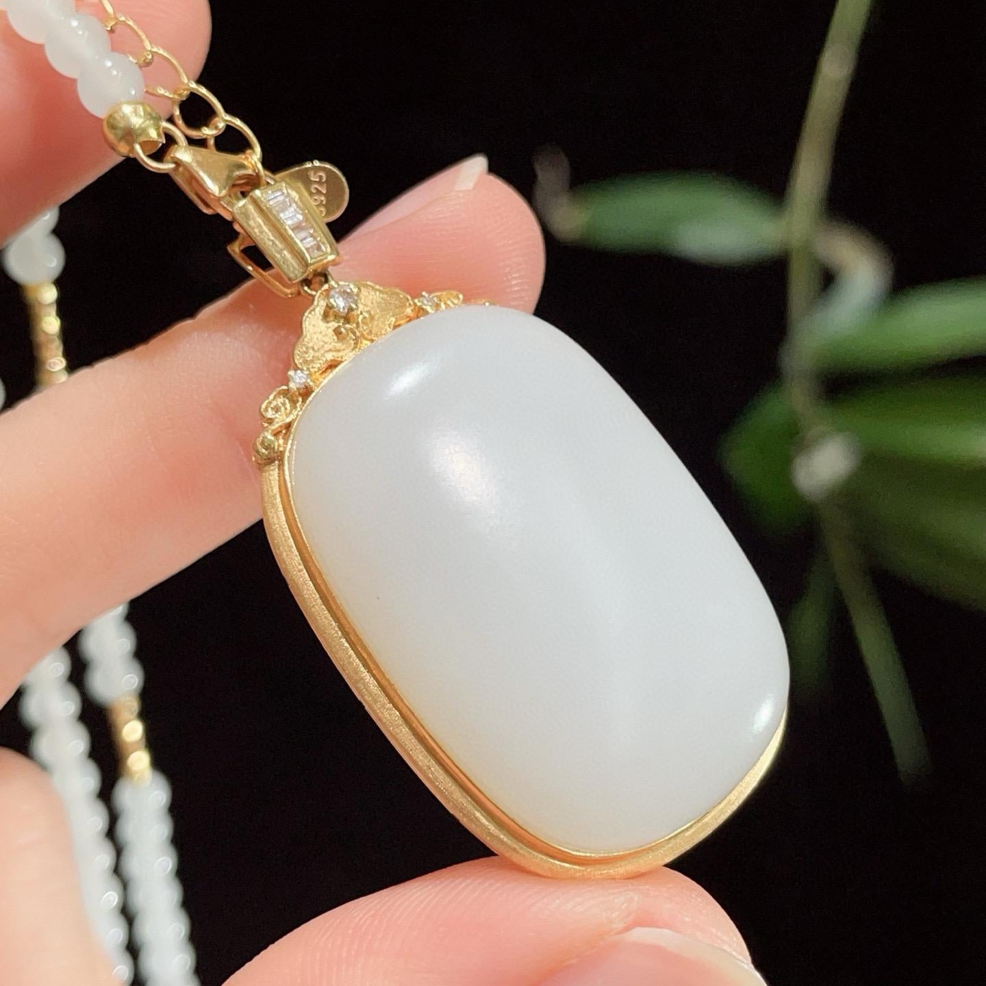 18k金羊脂白玉吊坠01006216（11.6g）