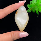 和田玉秋梨皮籽料手把件（67.3g）