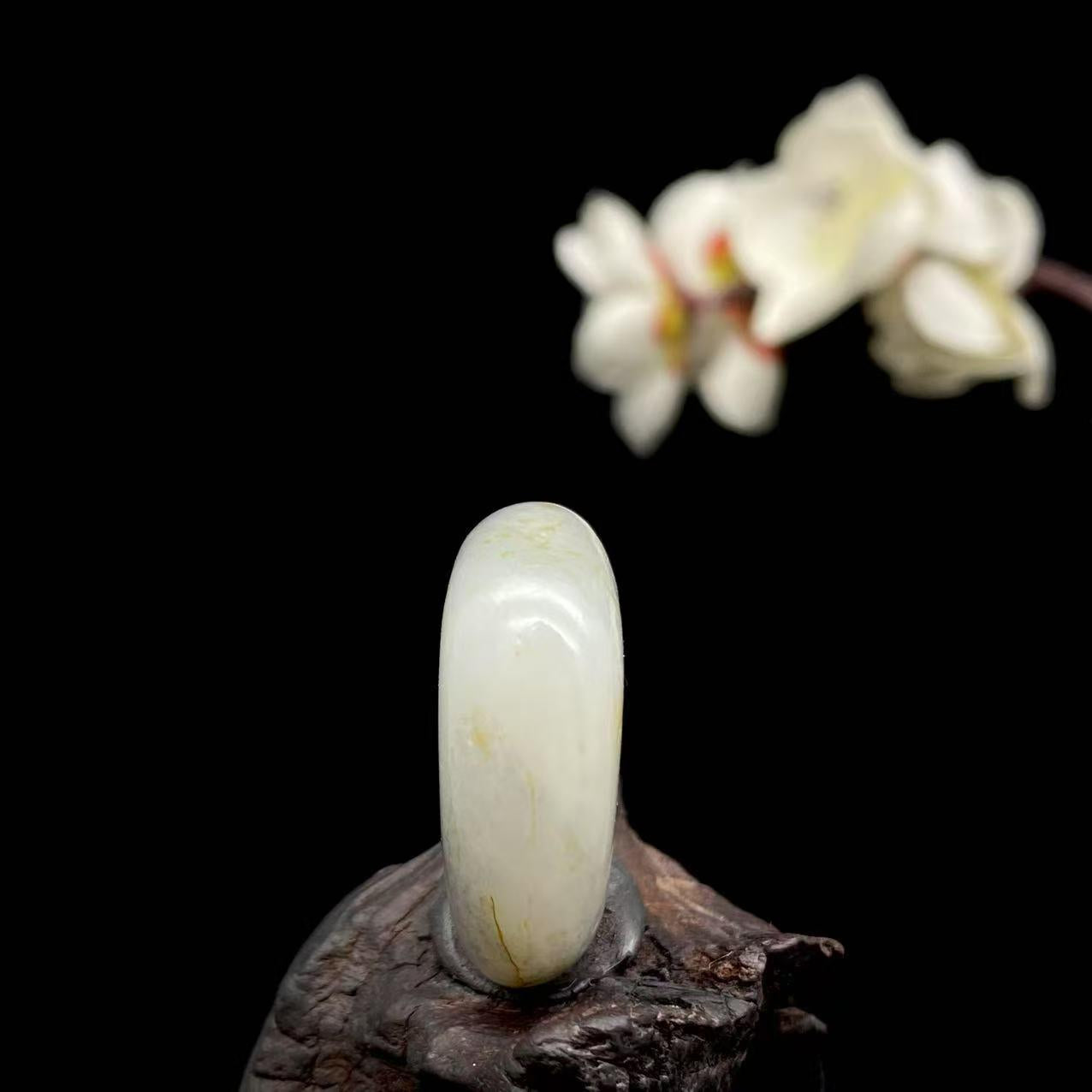 和田玉聚黄皮青花籽料吊坠籽（12.8g） – 厚德载玉