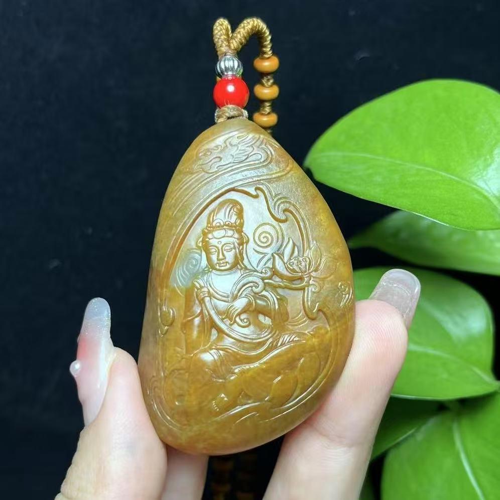 新疆和田玉籽料红沁大势至菩萨（57.9g）