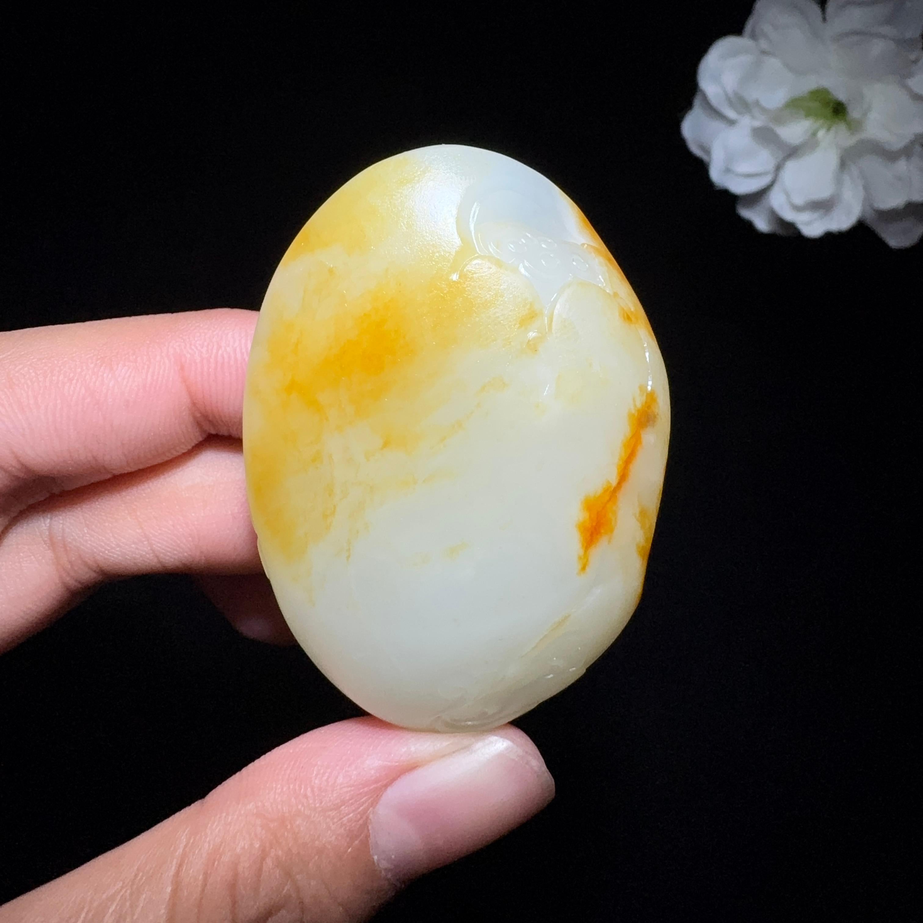 精品和田玉籽料挂件大势至菩萨（55.4g）