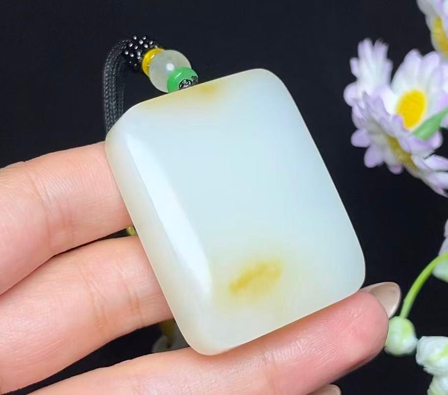 和田玉糖白羊脂玉平安无事牌（58.1g）