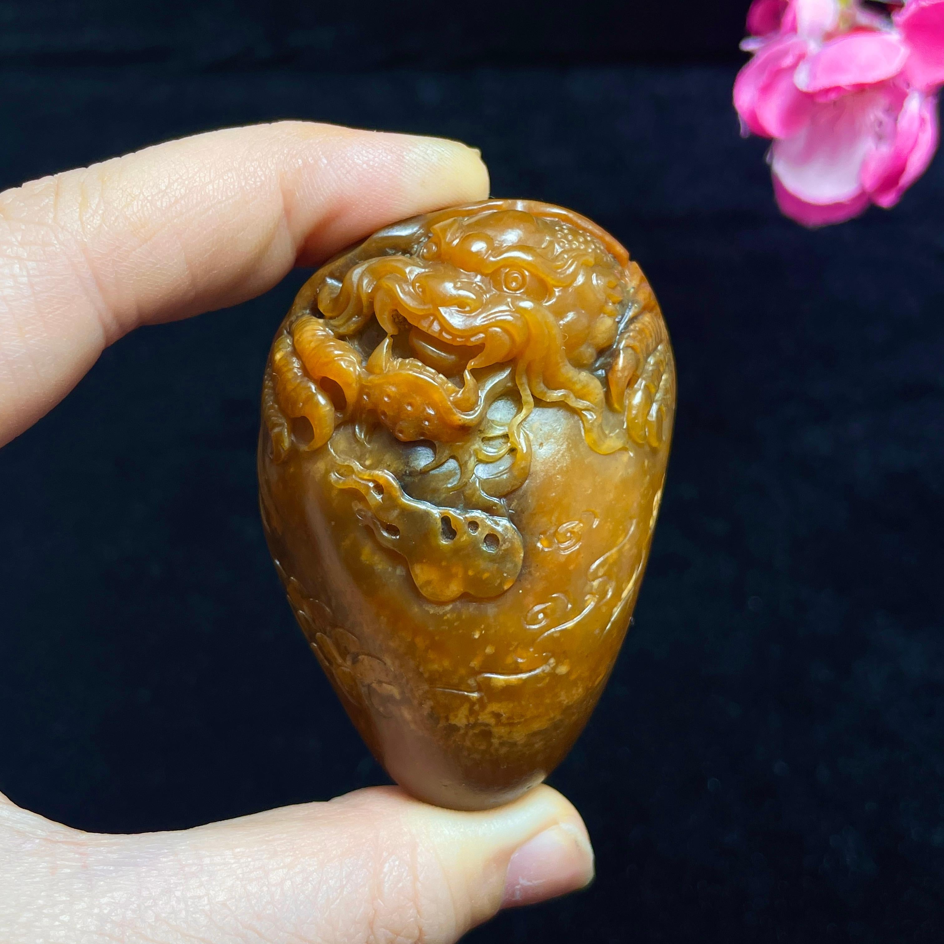 和田玉籽料沁黄龙把件（117.0g）