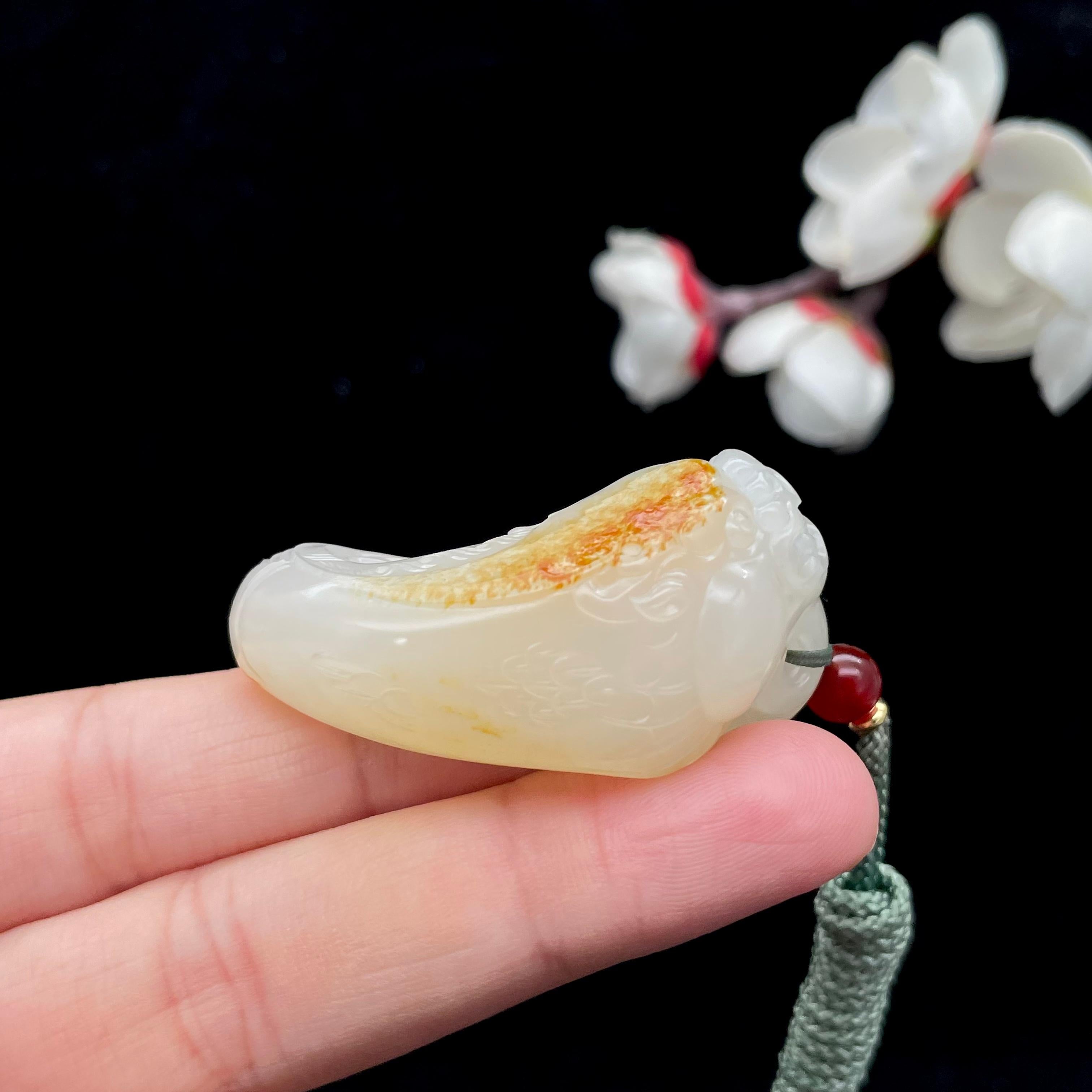 和田玉洒金皮籽料【螭吻】挂件（29g）