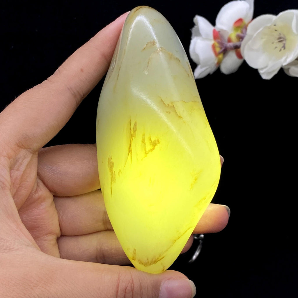 和田玉青白玉带黄皮籽料手把件（210.3g）