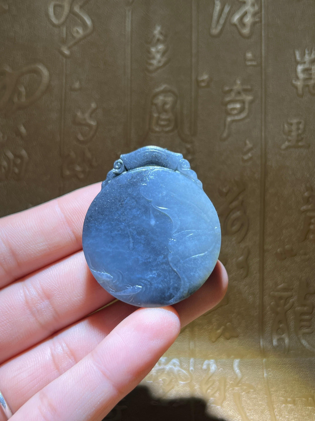 和田玉籽料青花观音圆牌（34.6g）