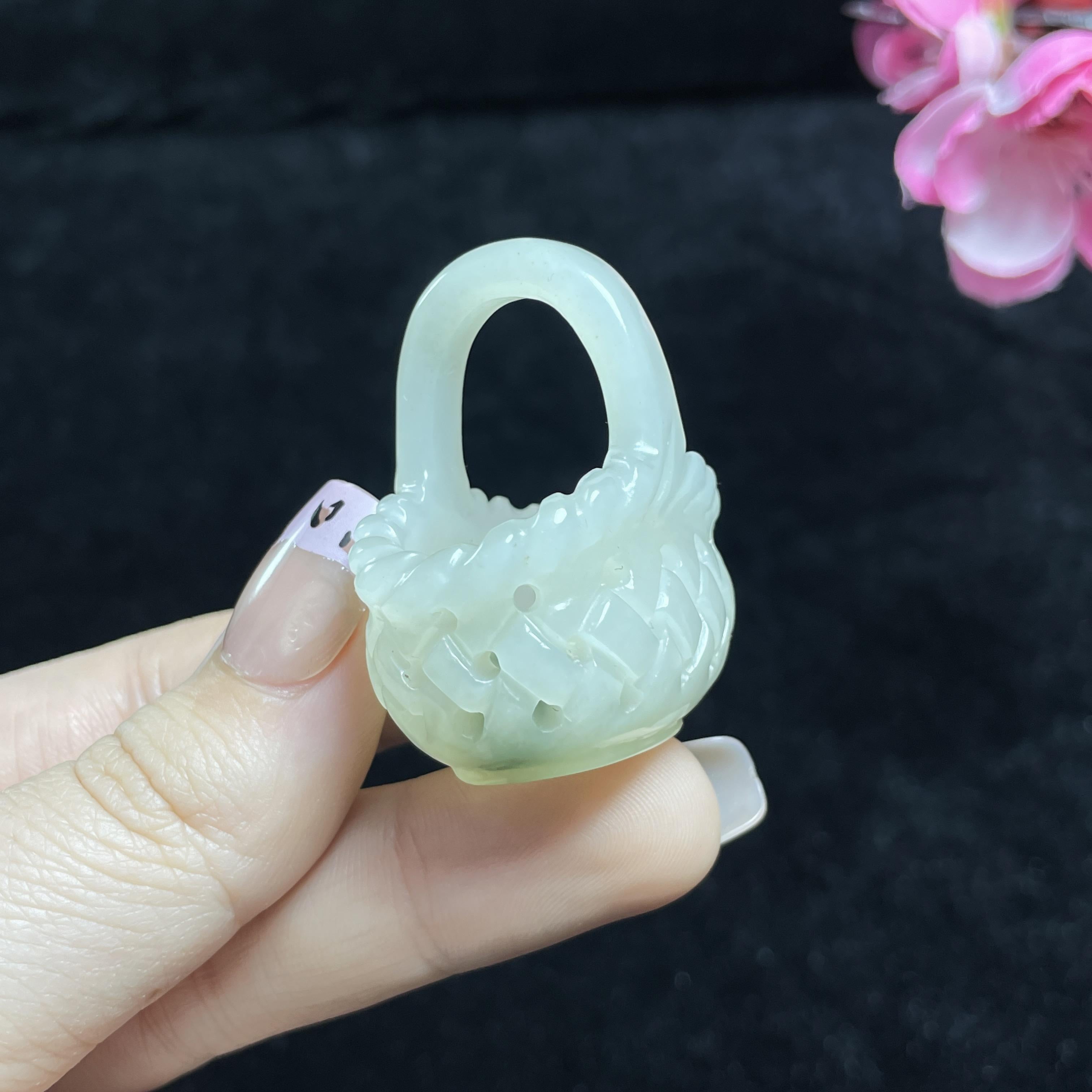 和田且末料白玉带翠花蓝（21.4g）