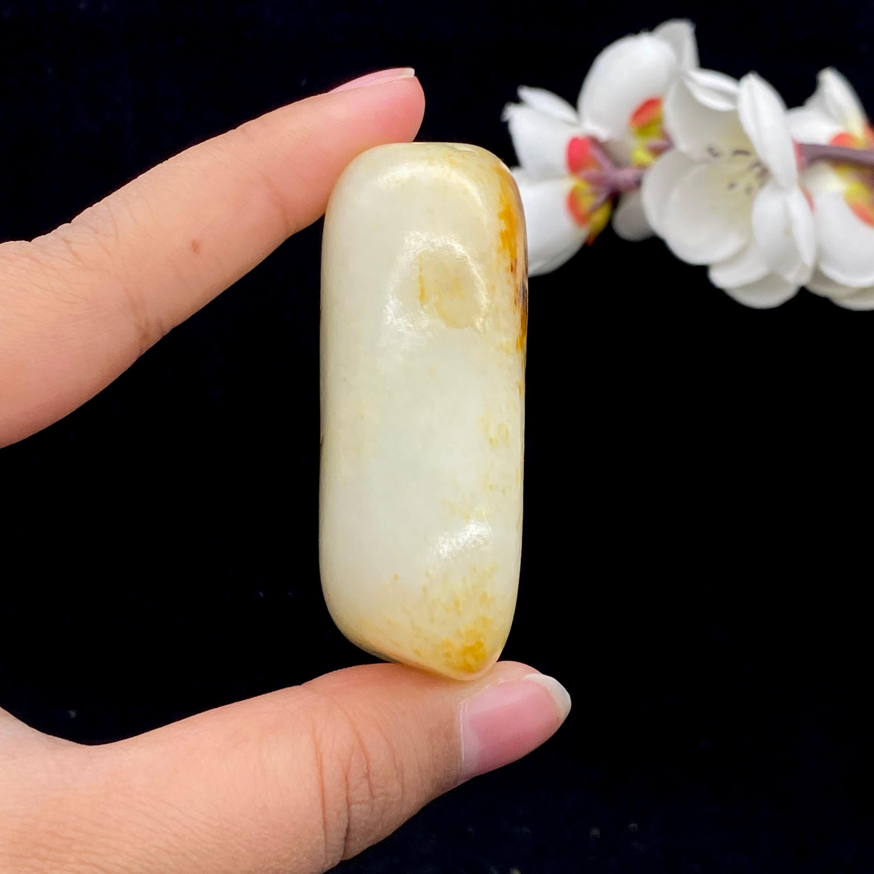 和田玉洒金皮籽料牌型手把件（107.6g）