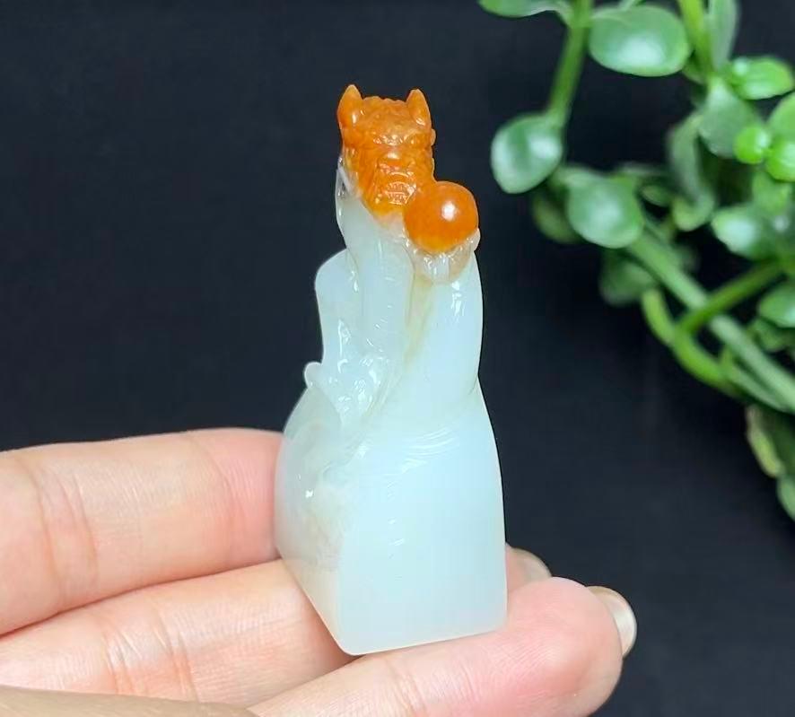 和田玉籽料红皮白肉羊脂白玉祥龙护主印章（42.5g）
