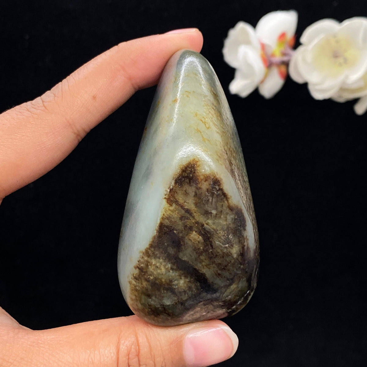 和田玉青花带秋梨皮籽料（176.7g）