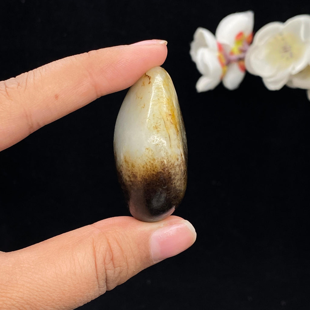 和田玉秋梨黑皮籽料大挂件（57.5g）
