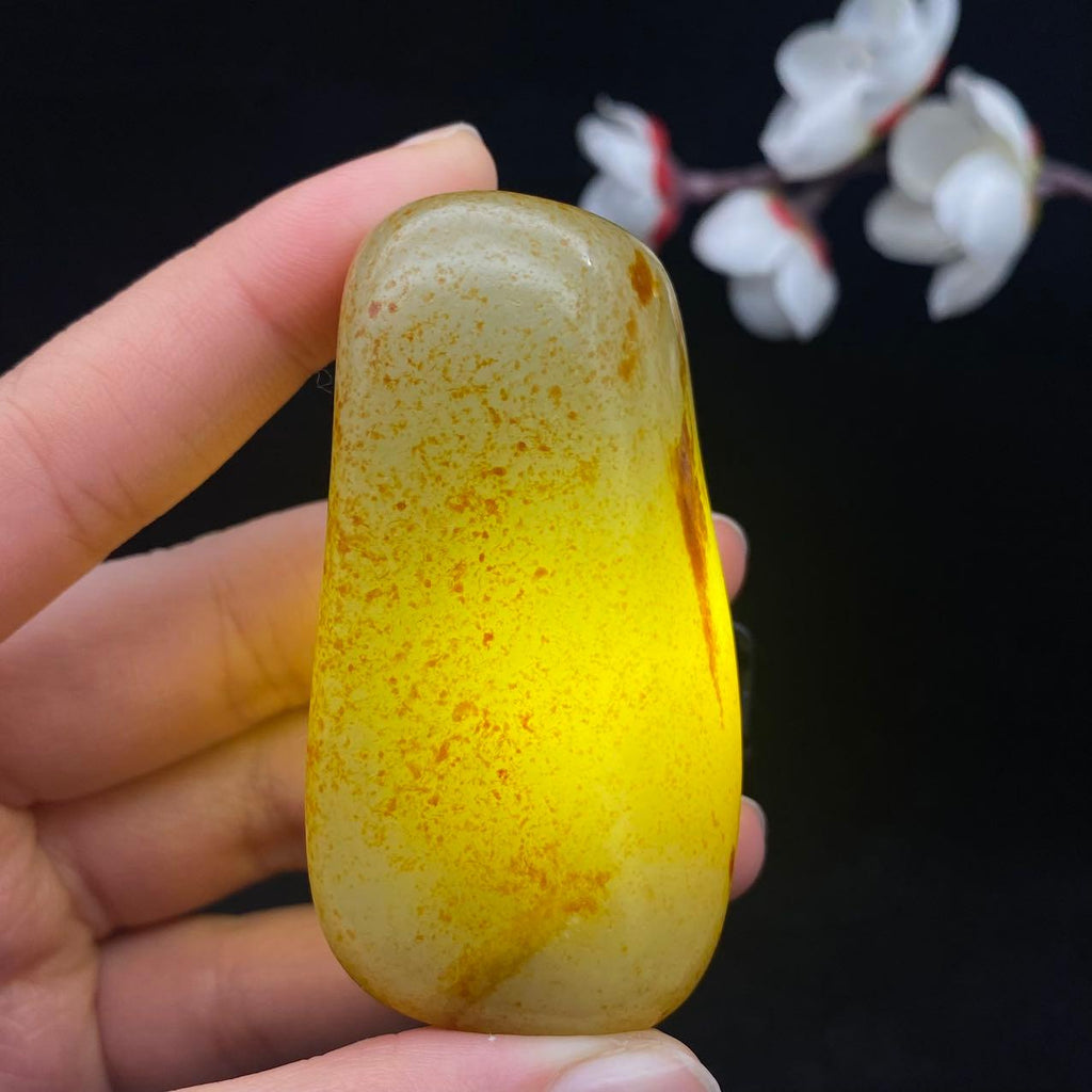 和田玉洒红皮籽料（82.6g）