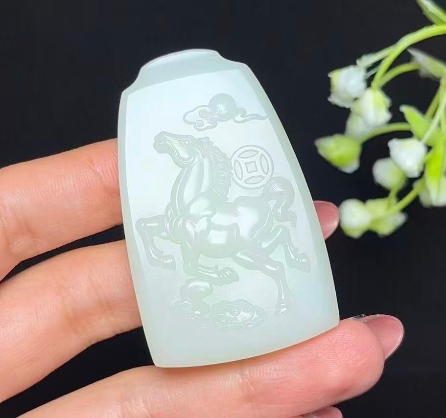 和田玉羊脂白玉马牌马上有钱（49.3g）