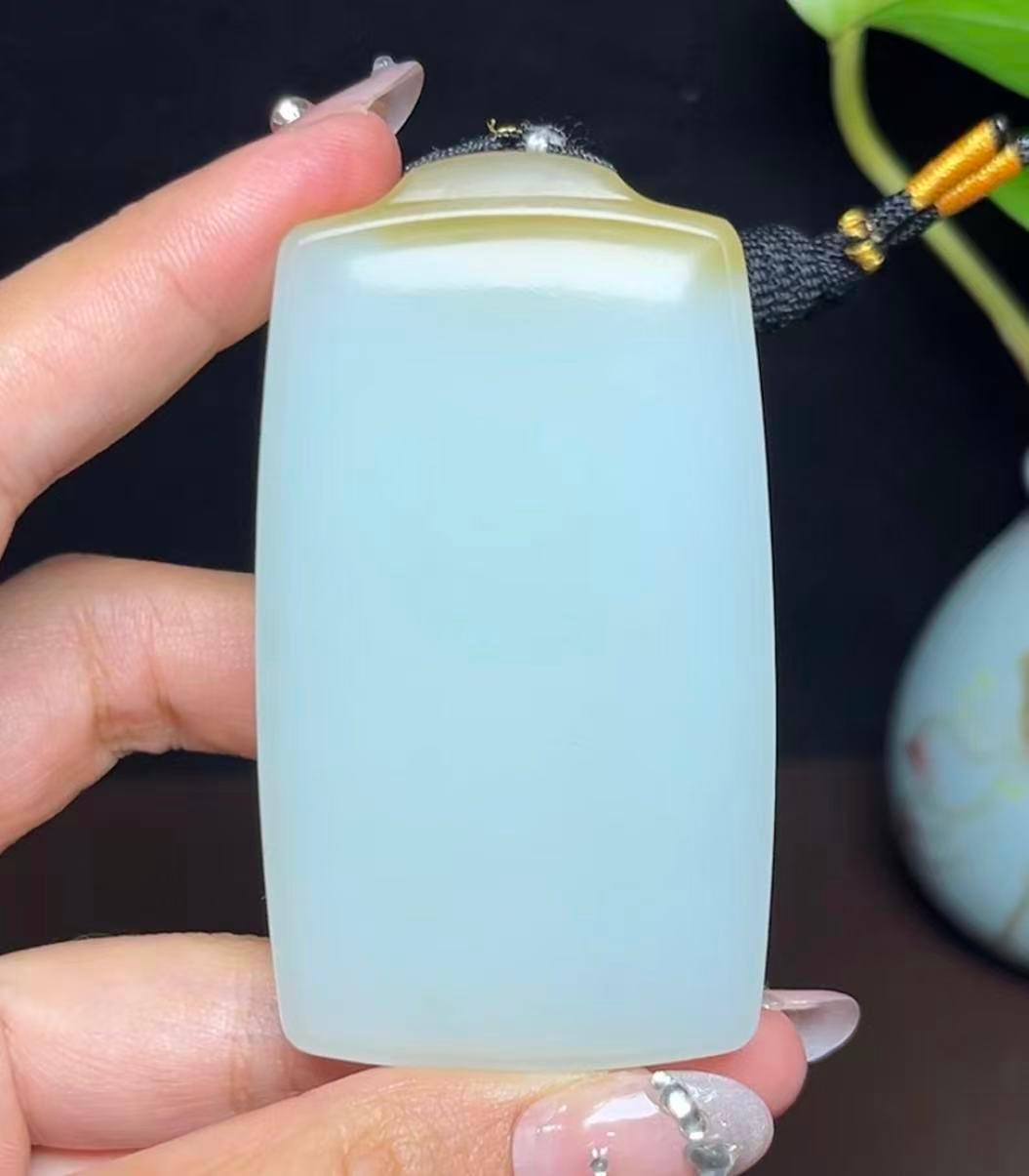 新疆和田玉且末糖羊脂玉平安无事牌（90.5g）