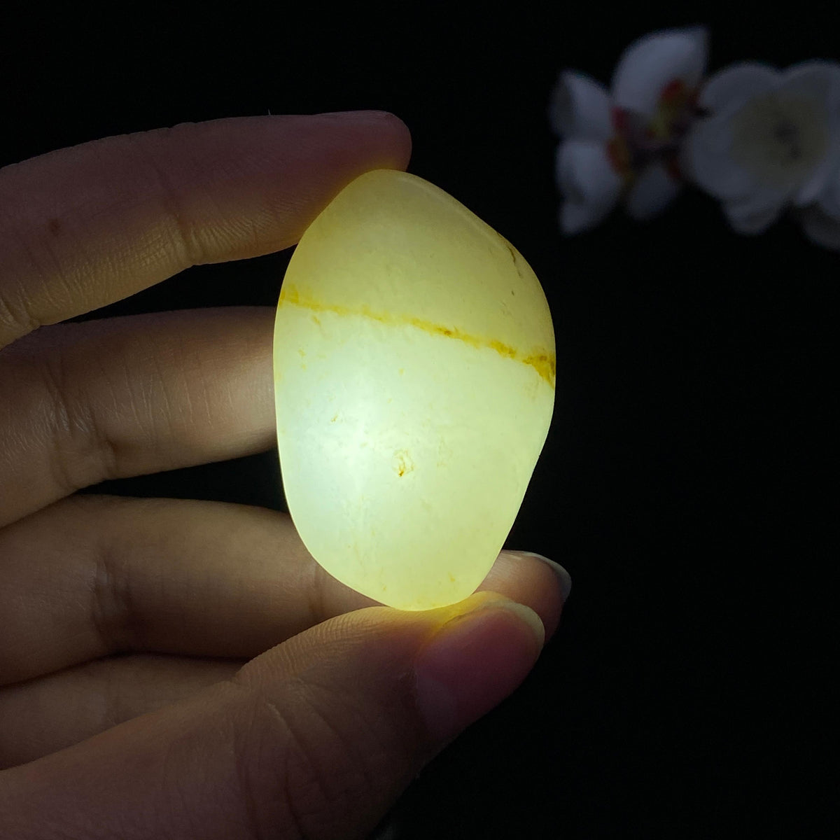 和田玉白玉带黄皮籽料挂件（26.9g）