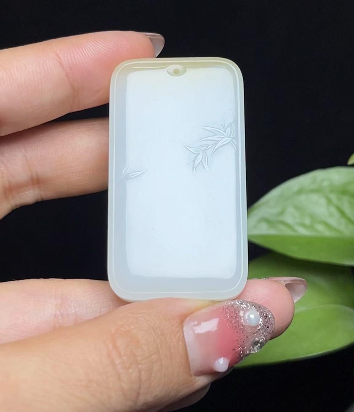 新疆和田玉且末糖羊脂玉观音（33.5g）