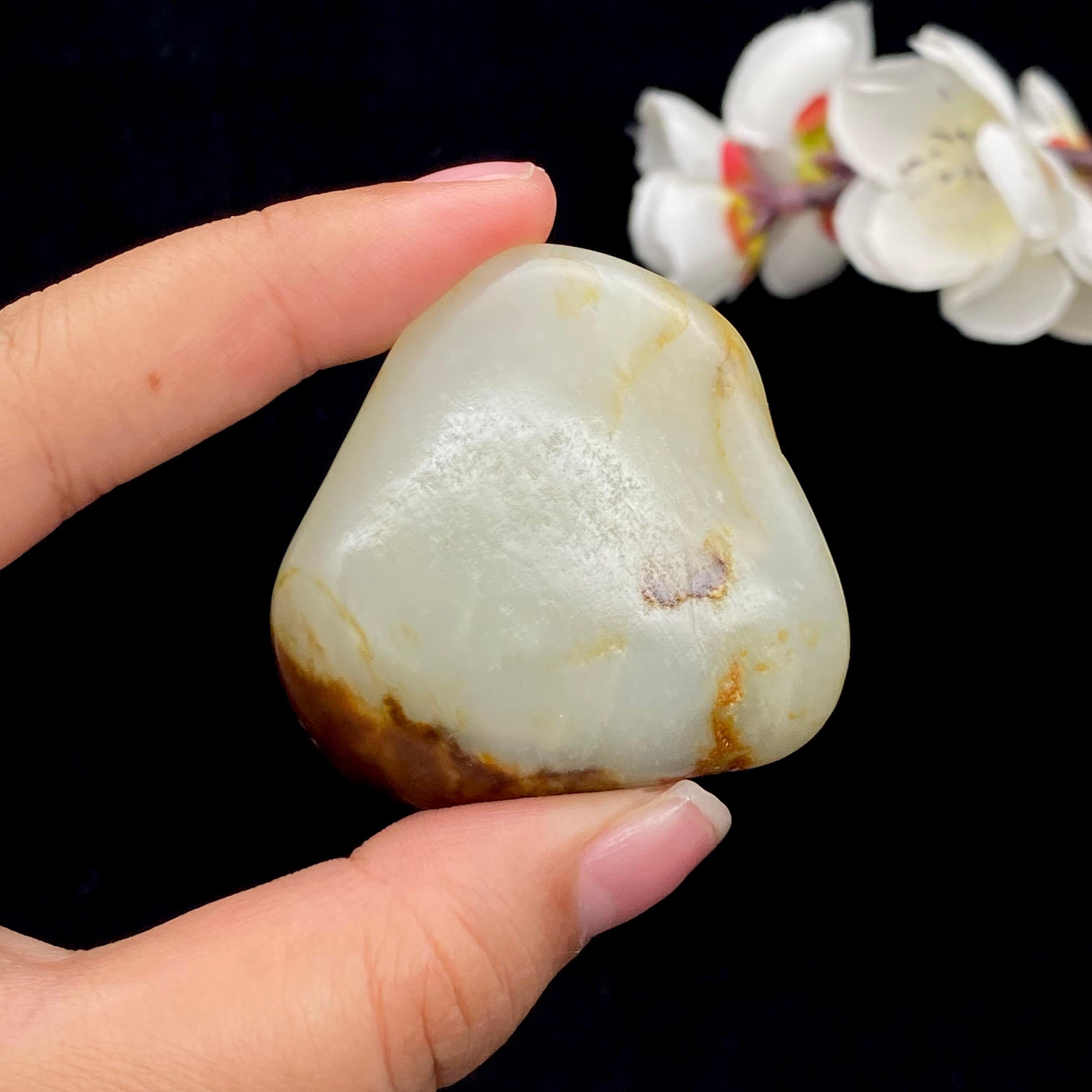 和田玉聚黄皮籽料（67g） – 厚德载玉