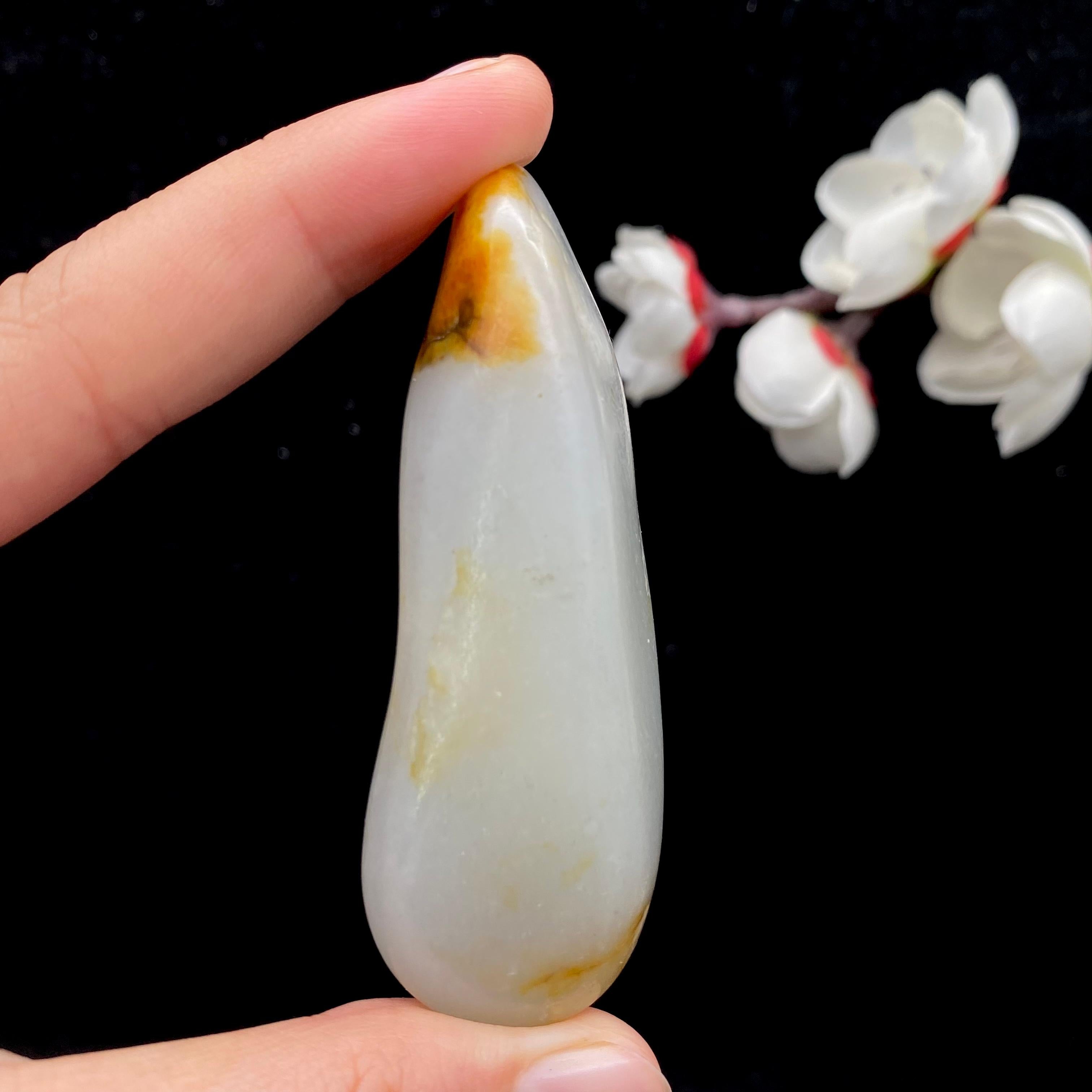 和田玉籽料无事牌（45.8g） – 厚德载玉