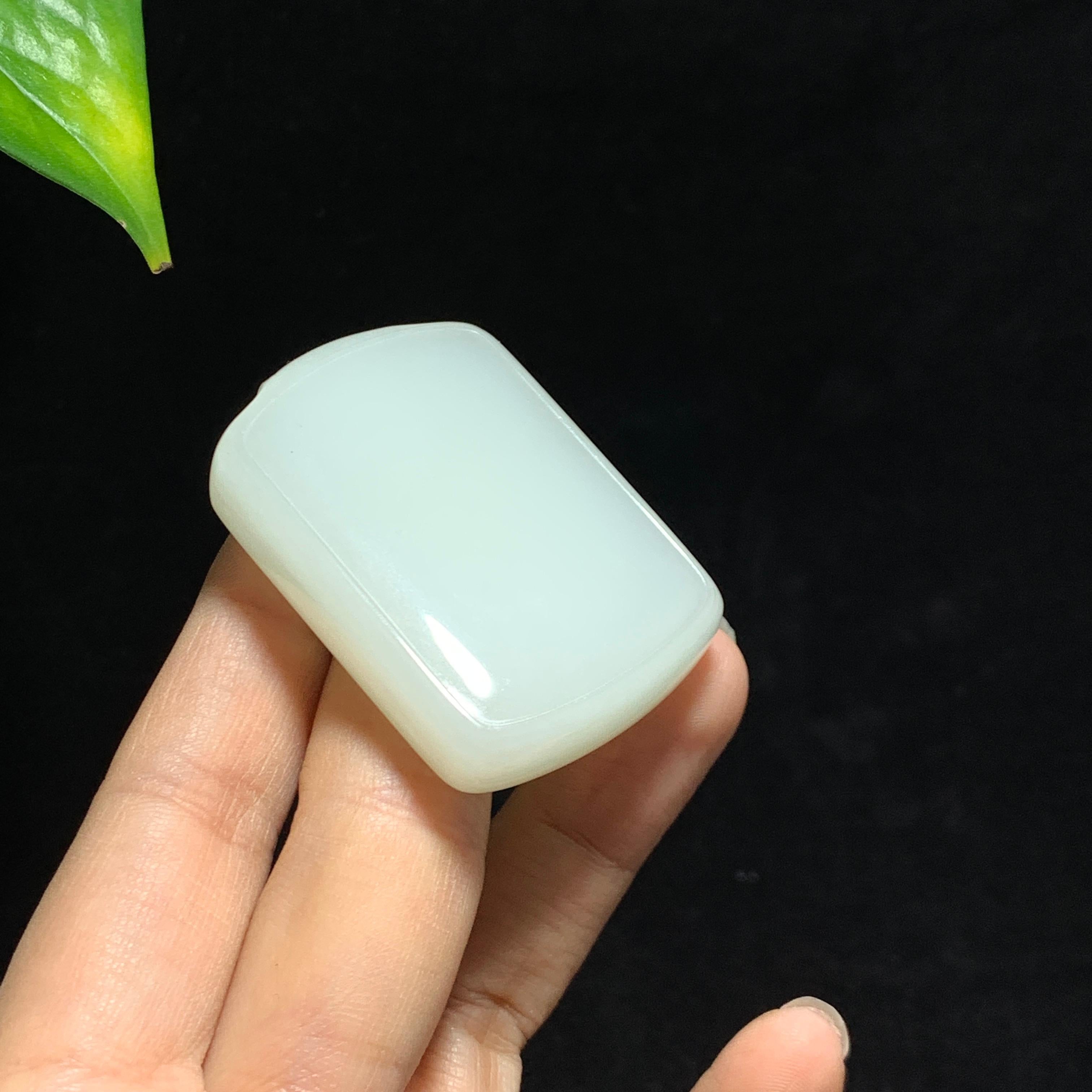 和田山料高冰底白玉无事牌（51.2g）