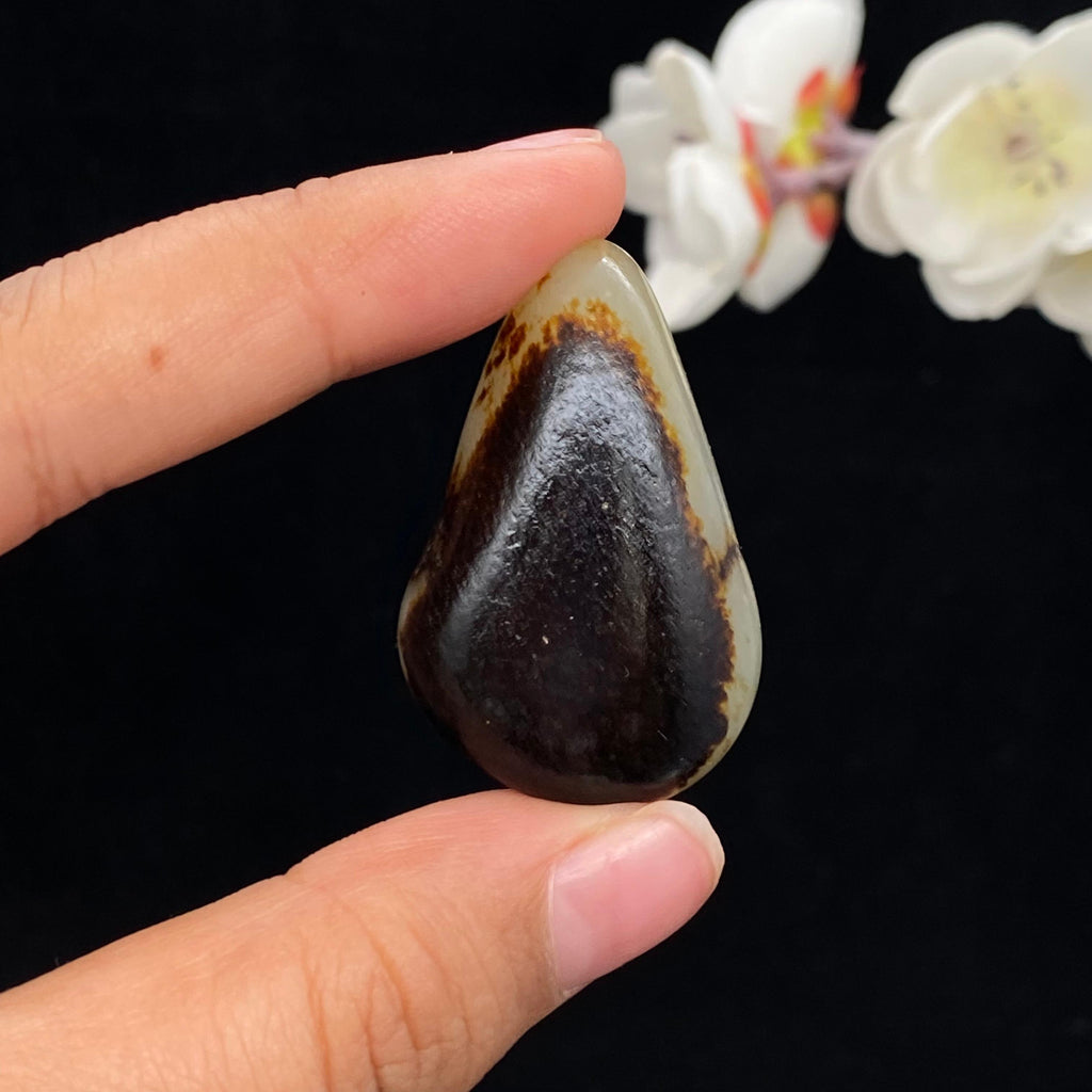 和田玉聚黑皮籽料挂件（23.3g）