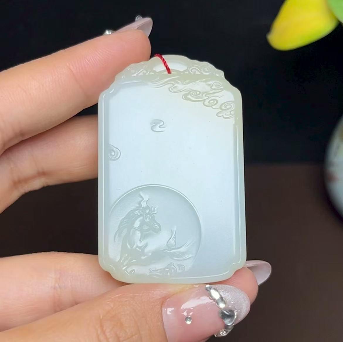 和田玉且末糖羊脂玉生肖马马到成功（37.2g）