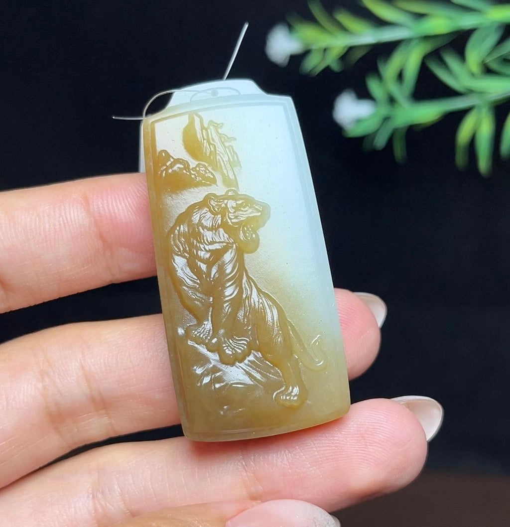 和田玉糖白羊脂玉上山虎（31.4g）