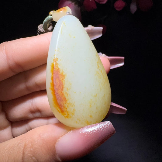 和田玉籽料平安牌挂件（47.2g）